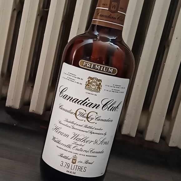 3.79L Canadian Club EMPTY Bottle 1982 - Picture 4 of 5
